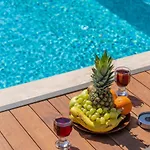 빌라 Saribelen 2 Bedroom With Private Pool Hot Tub