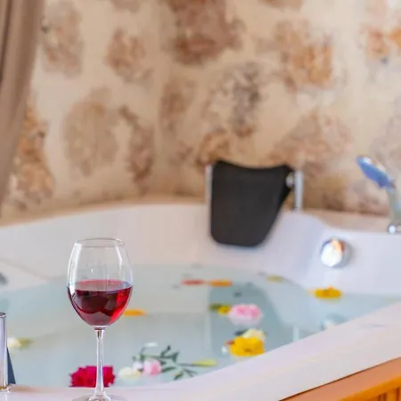 Saribelen 2 Bedroom With Private Pool Hot Tub *