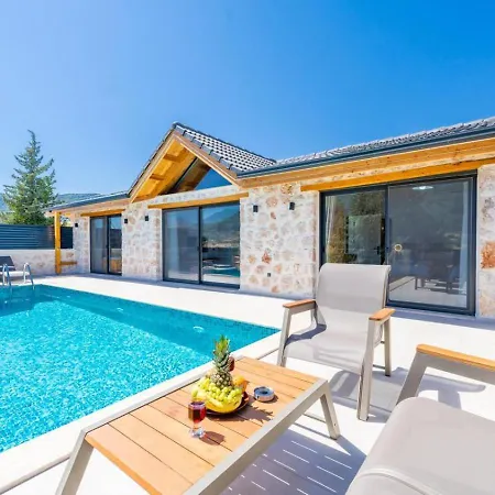 Villa Saribelen 2 Bedroom With Private Pool Hot Tub *
