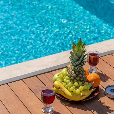 فيلة Saribelen 2 Bedroom With Private Pool Hot Tub