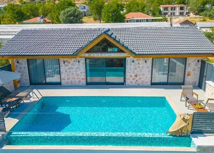 Saribelen 2 Bedroom With Private Pool Hot Tub