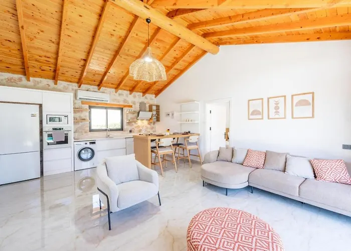 Вилла Saribelen 2 Bedroom With Private Pool Hot Tub Калкан