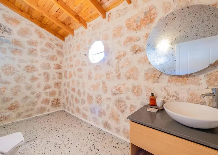 Saribelen 2 Bedroom With Private Pool Hot Tub Вилла