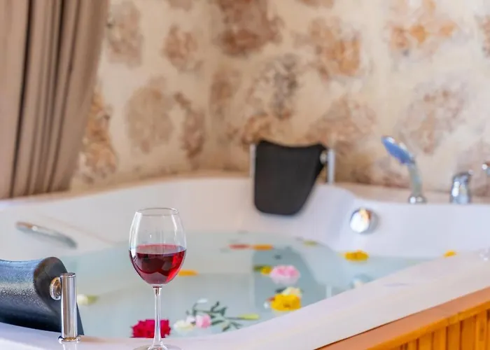 Saribelen 2 Bedroom With Private Pool Hot Tub *
