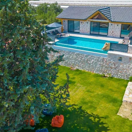 וילה Saribelen 2 Bedroom With Private Pool Hot Tub קלקן